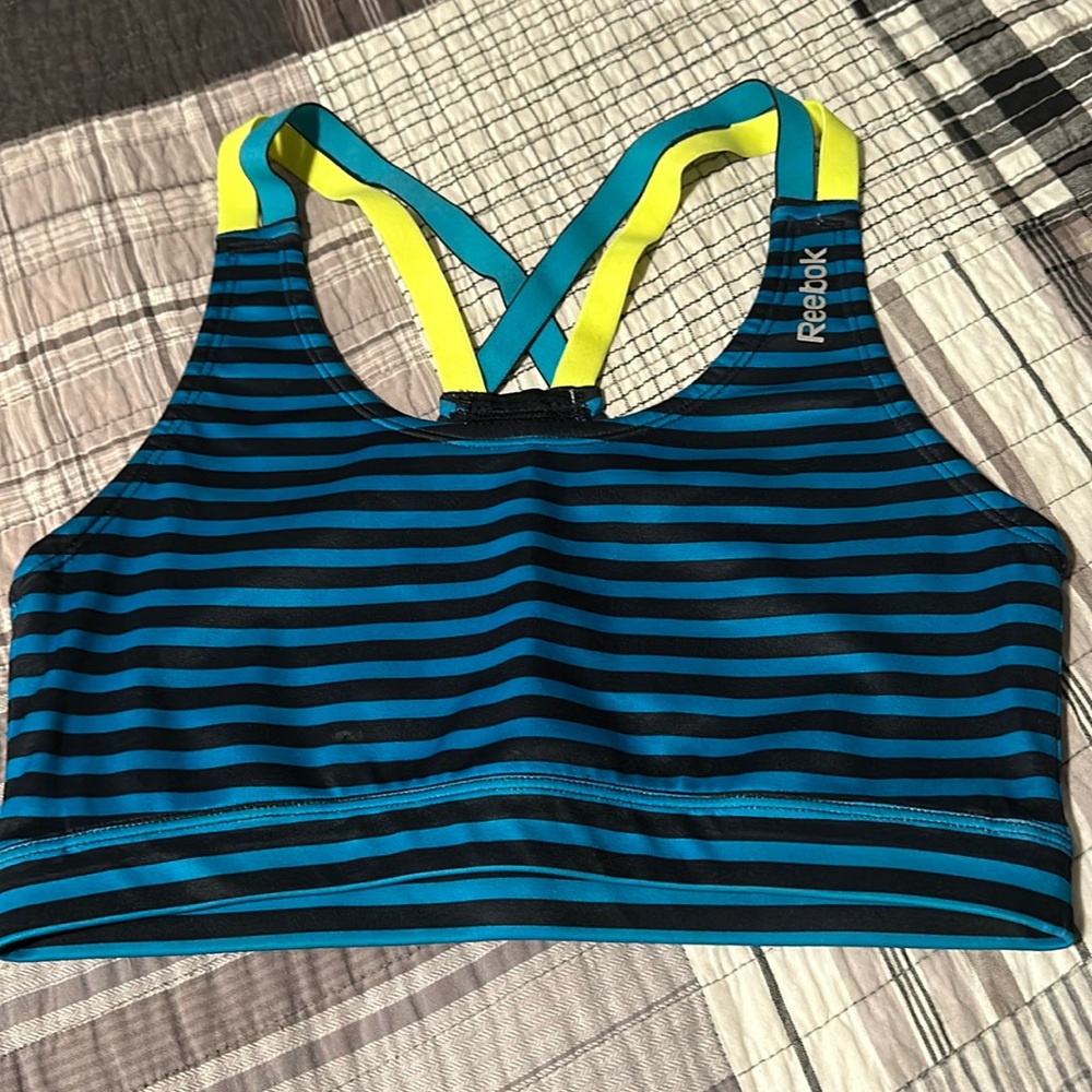 Reebok criss cross Playdry sports bra size small